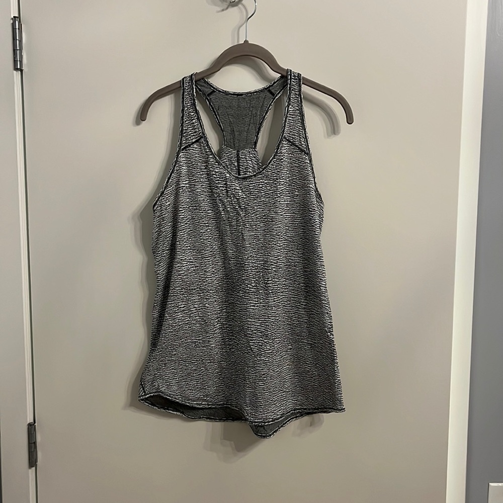 Lululemon essential tank, black and white pattern, size 10